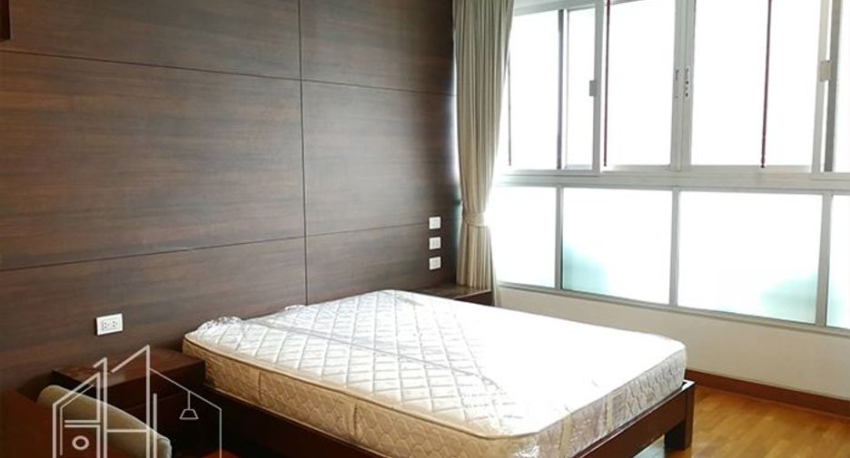 À louer 4 chambres condo à Watthana, Bangkok