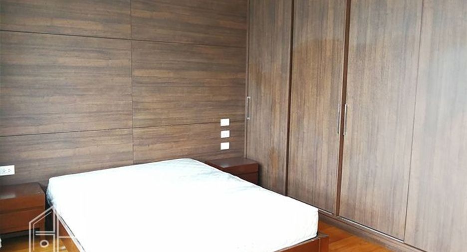 À louer 4 chambres condo à Watthana, Bangkok