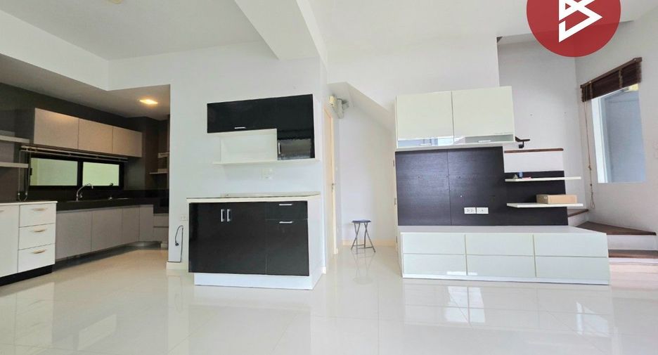 For sale 3 ベッドルーム townhouse in Khan Na Yao, Bangkok