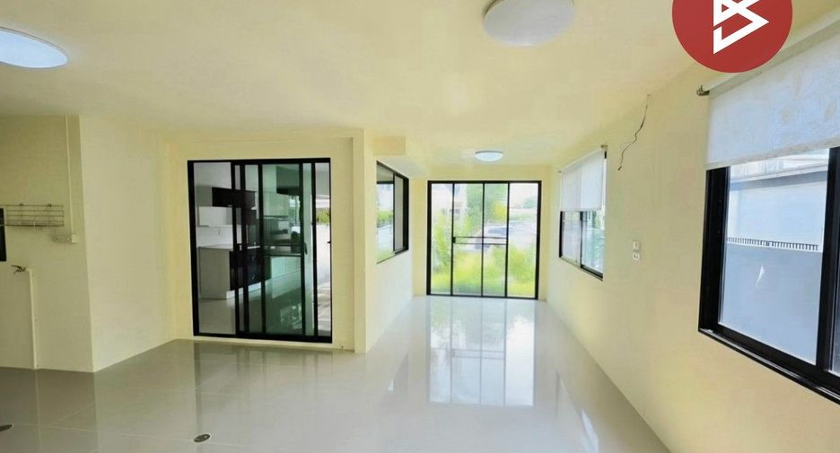 For sale 3 ベッドルーム townhouse in Khan Na Yao, Bangkok