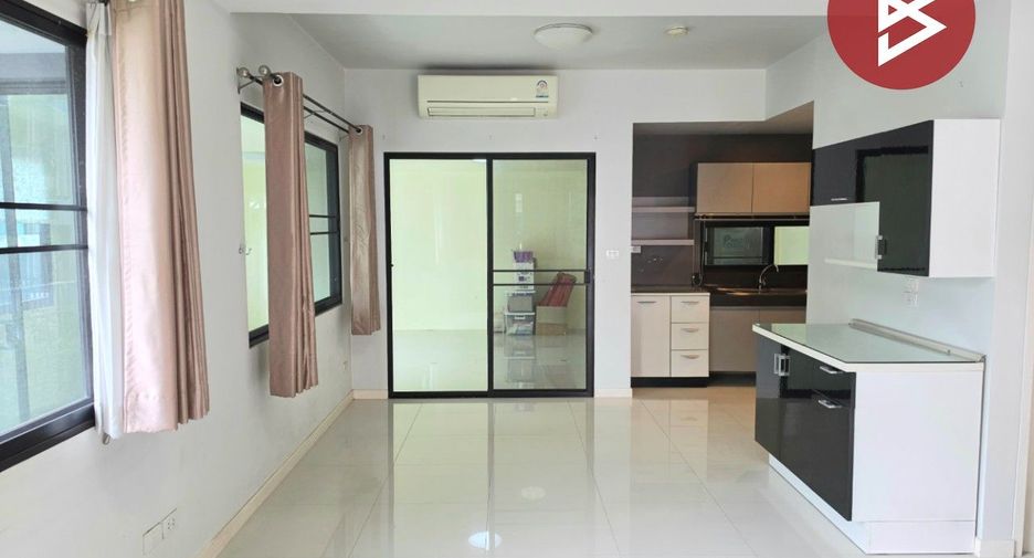 For sale 3 ベッドルーム townhouse in Khan Na Yao, Bangkok