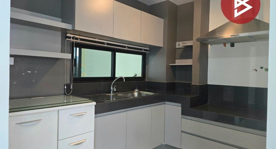 For sale 3 ベッドルーム townhouse in Khan Na Yao, Bangkok