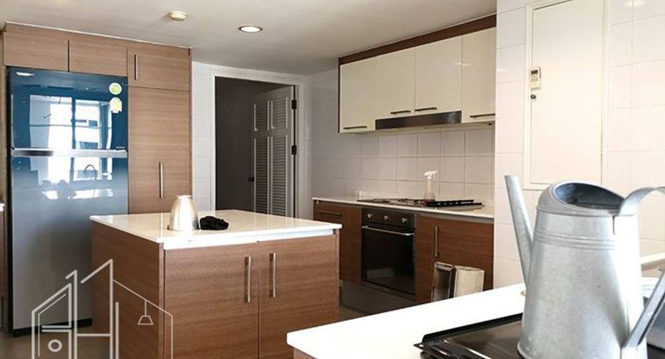 À louer 4 chambres condo à Watthana, Bangkok