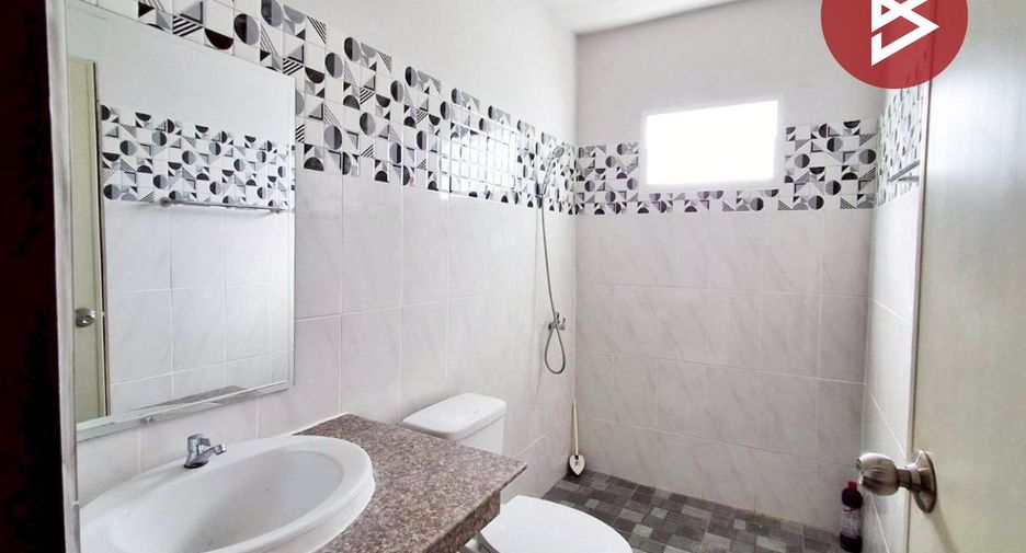For sale 3 bedrooms townhouse in Khlong Sam Wa, Bangkok