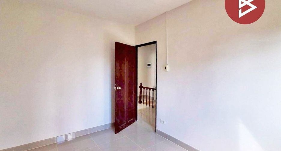 For sale 3 bedrooms townhouse in Khlong Sam Wa, Bangkok