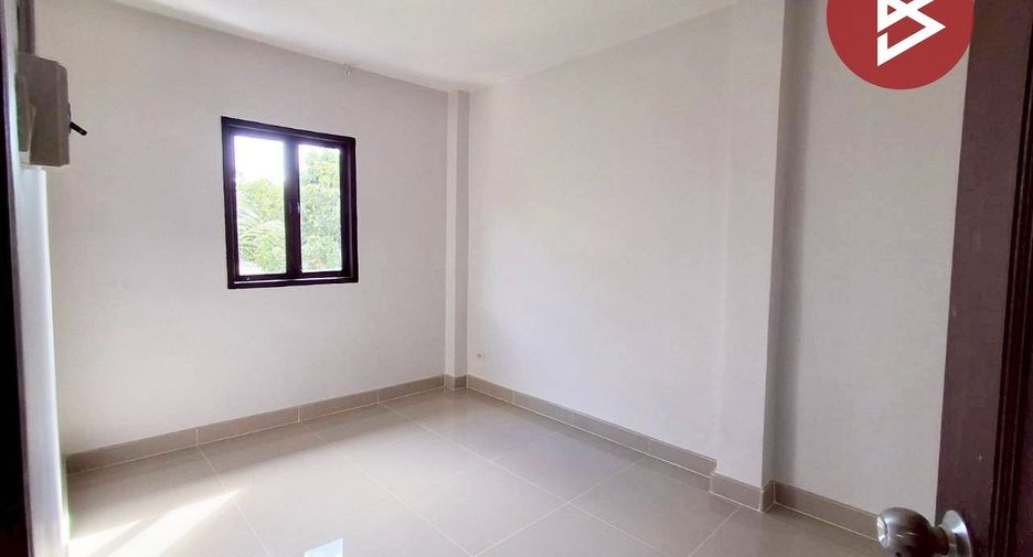 For sale 3 bedrooms townhouse in Khlong Sam Wa, Bangkok