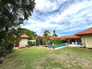 À louer 4 chambres villa à Huay Yai, Pattaya