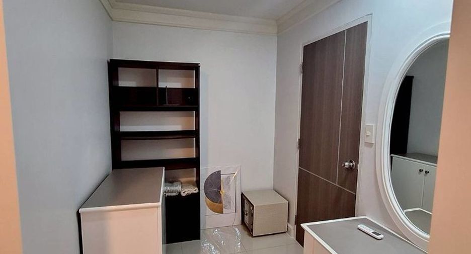 For rent 2 bedrooms condo in Si Racha, Chonburi