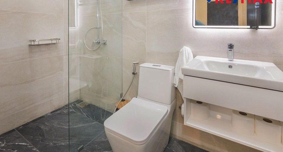For sale 4 bedrooms house in East Pattaya, Pattaya