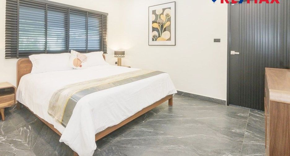 For sale 4 bedrooms house in East Pattaya, Pattaya