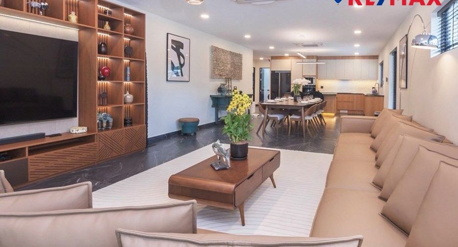 For sale 4 bedrooms house in East Pattaya, Pattaya