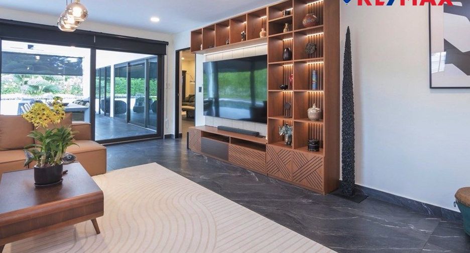 For sale 4 bedrooms house in East Pattaya, Pattaya