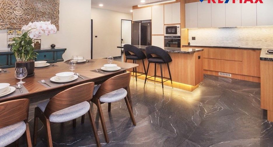 For sale 4 bedrooms house in East Pattaya, Pattaya