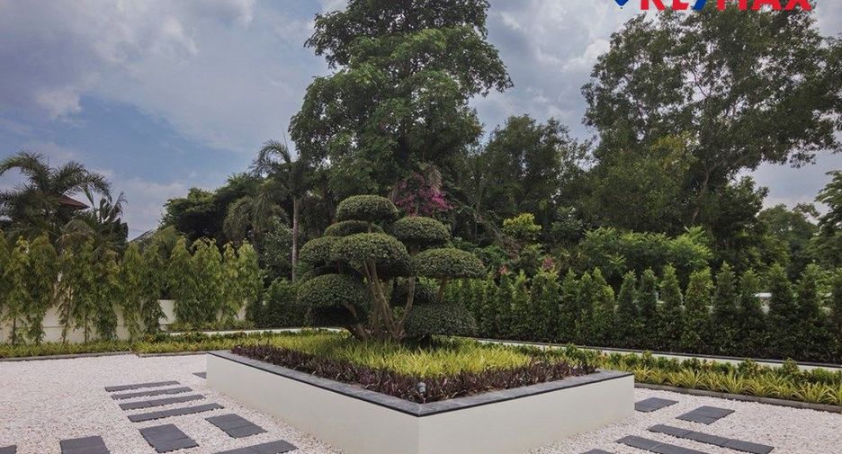 For sale 4 bedrooms house in East Pattaya, Pattaya
