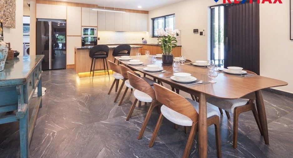 For sale 4 bedrooms house in East Pattaya, Pattaya