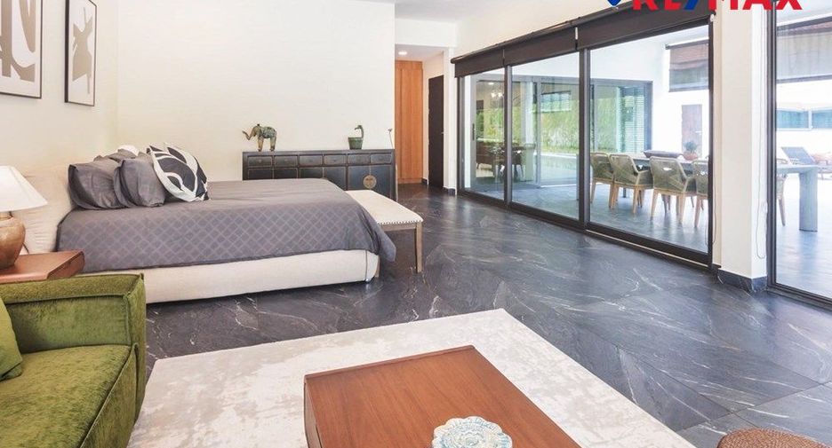 For sale 4 bedrooms house in East Pattaya, Pattaya