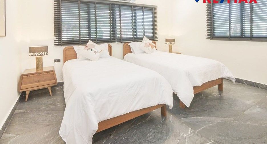 For sale 4 bedrooms house in East Pattaya, Pattaya