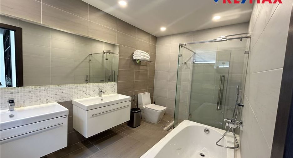 For sale 3 bedrooms house in East Pattaya, Pattaya