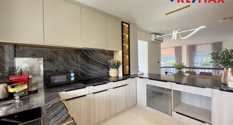 Haus zum Kauf mit 5 Zimmer in Sattahip, Chonburi