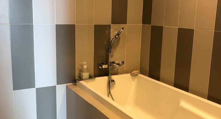 Wohnung zur Miete mit 3 Zimmer in Khlong San, Bangkok