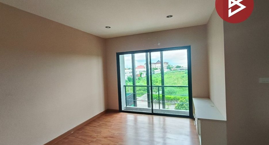 Casa adosada en venta de 3 habitaciones en Mueang Chon Buri, Chonburi