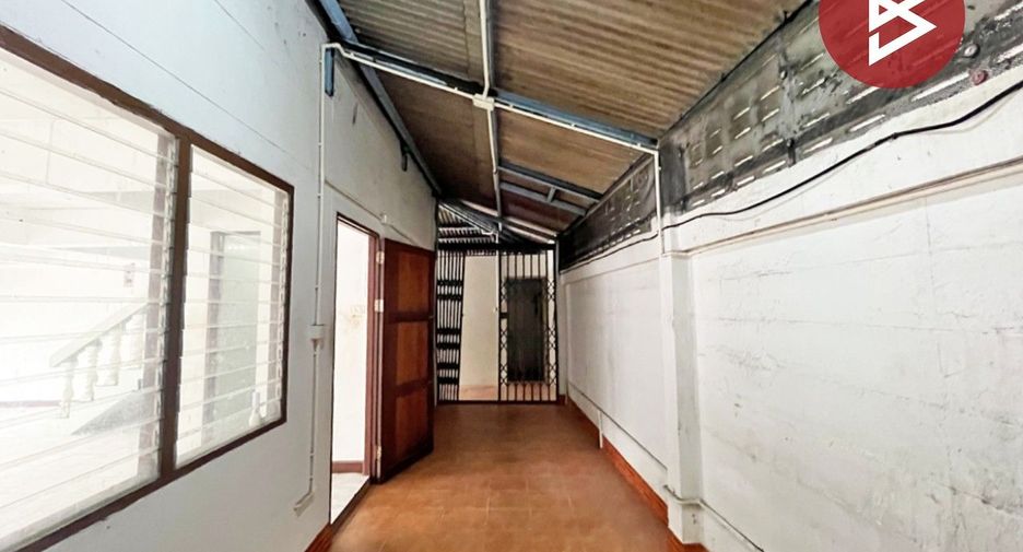 出售 3 卧室 联排别墅 在 Sam Phran, Nakhon Pathom