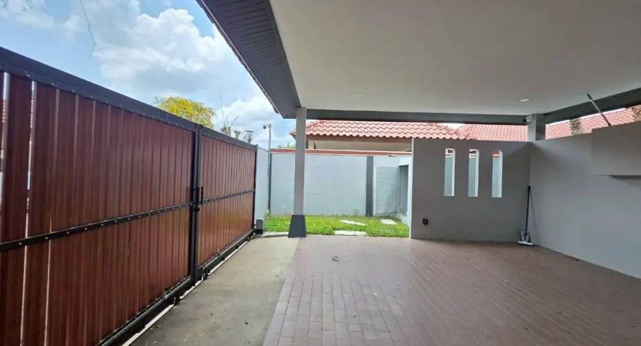 For sale 3 bedrooms villa in Huay Yai, Pattaya