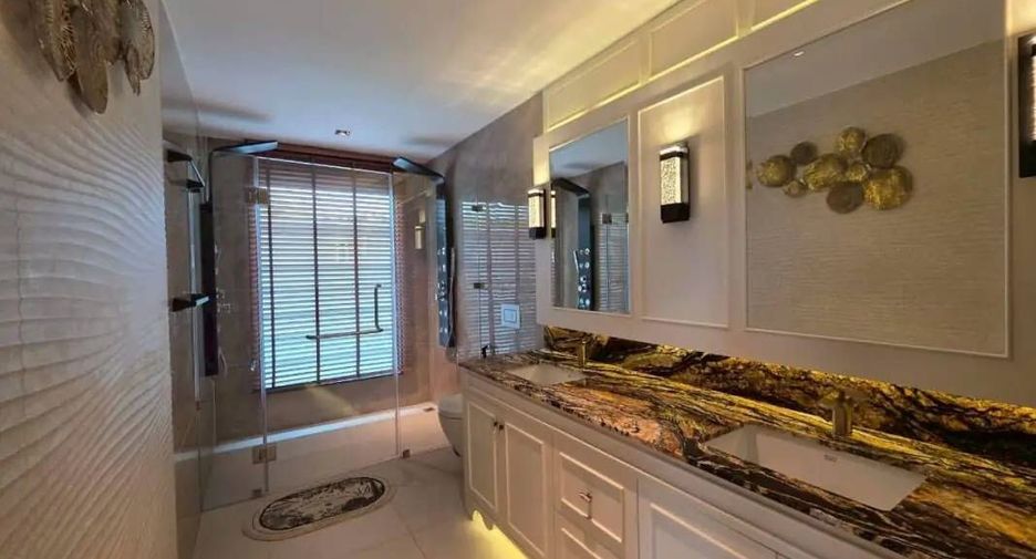For sale 3 bedrooms villa in Huay Yai, Pattaya