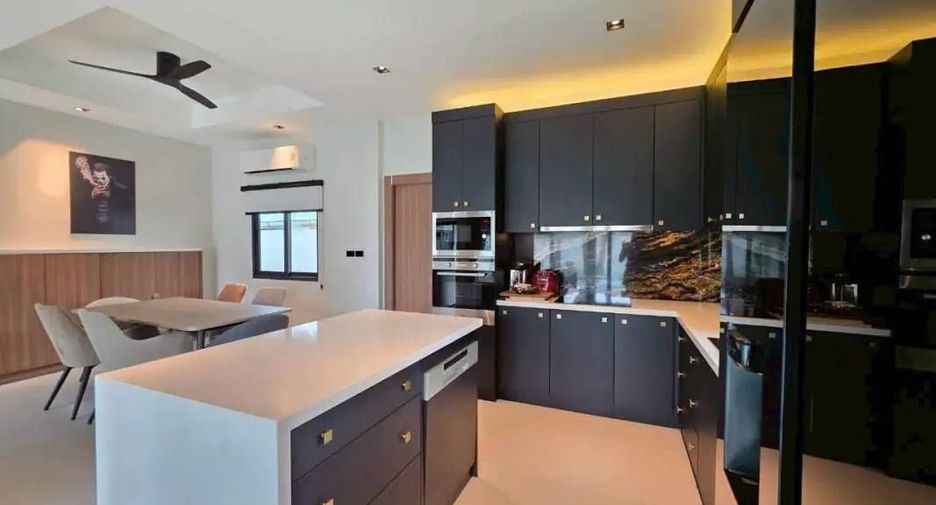 For sale 3 bedrooms villa in Huay Yai, Pattaya