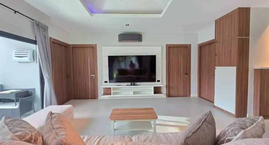 For sale 3 bedrooms villa in Huay Yai, Pattaya