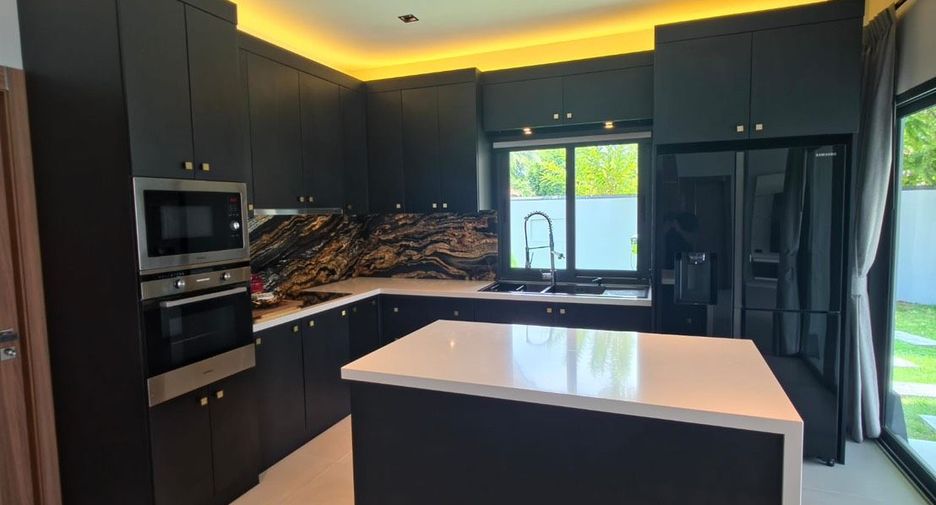 For sale 3 bedrooms villa in Huay Yai, Pattaya