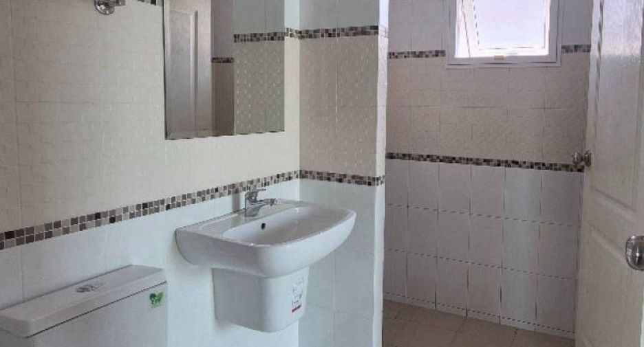 Casa adosada en venta de 3 habitaciones en Mueang Chon Buri, Chonburi