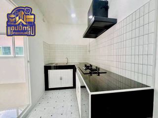 出售 2 卧室 联排别墅 在 Si Racha, Chon Buri