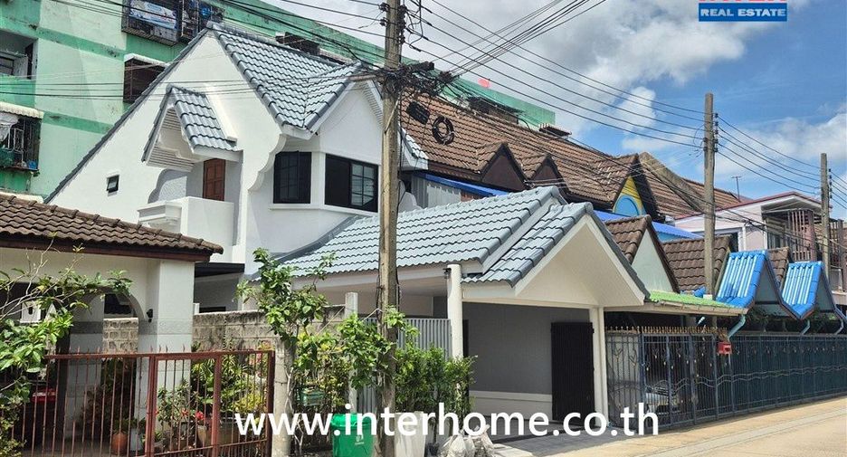 À vendre 2 chambres maison de ville à Lak Si, Bangkok