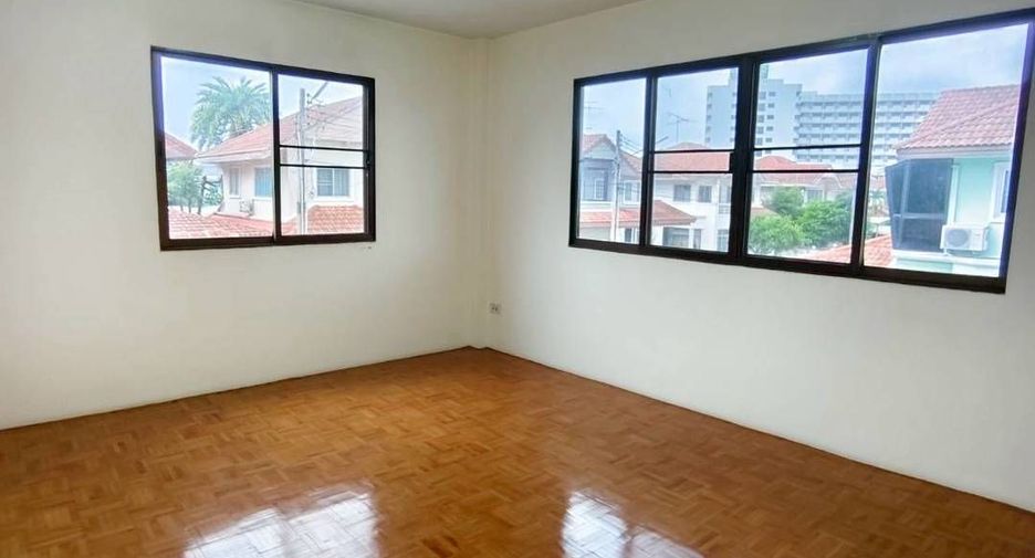 For rent 3 bedrooms house in Mueang Chon Buri, Chonburi