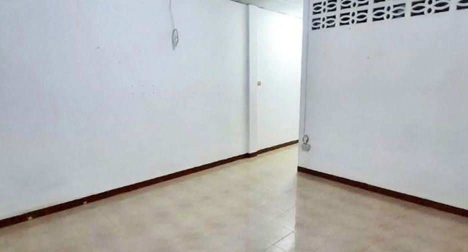 À vendre 1 chambre maison de ville à Mueang Samut Prakan, Samut Prakan