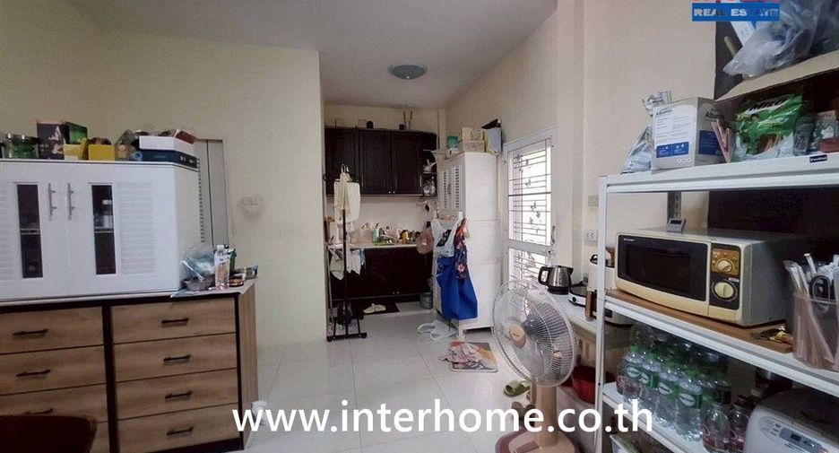 For sale 4 bedrooms house in Prawet, Bangkok