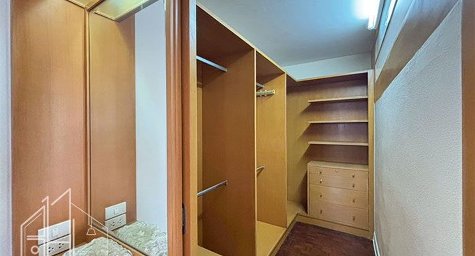 Apartment zur Miete mit 3 Zimmer in Khlong Toei, Bangkok