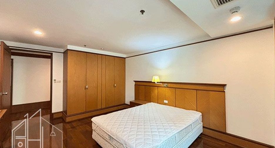 For rent 3 bedrooms condo in Watthana, Bangkok
