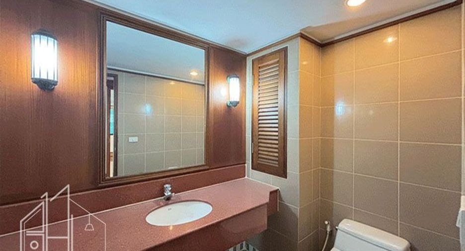 For rent 3 bedrooms condo in Watthana, Bangkok