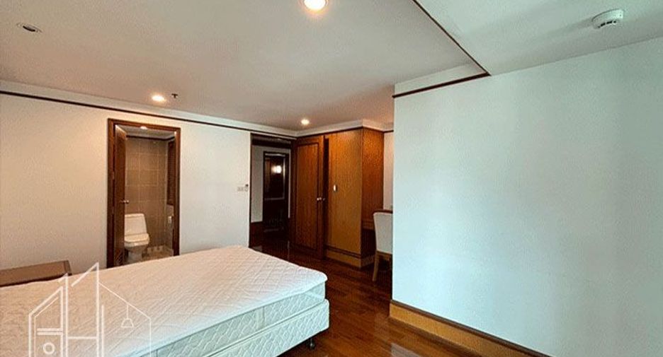 For rent 3 bedrooms condo in Watthana, Bangkok