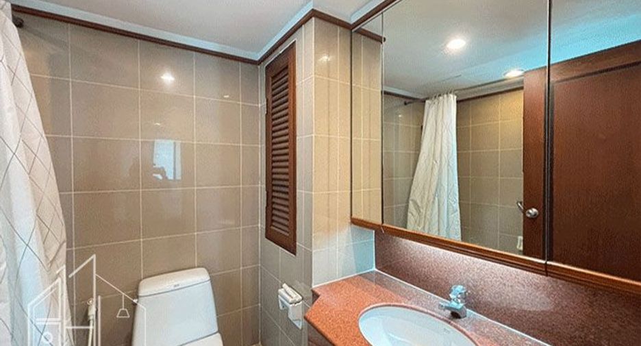 For rent 3 bedrooms condo in Watthana, Bangkok