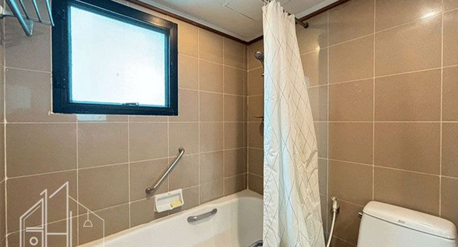 For rent 3 bedrooms condo in Watthana, Bangkok