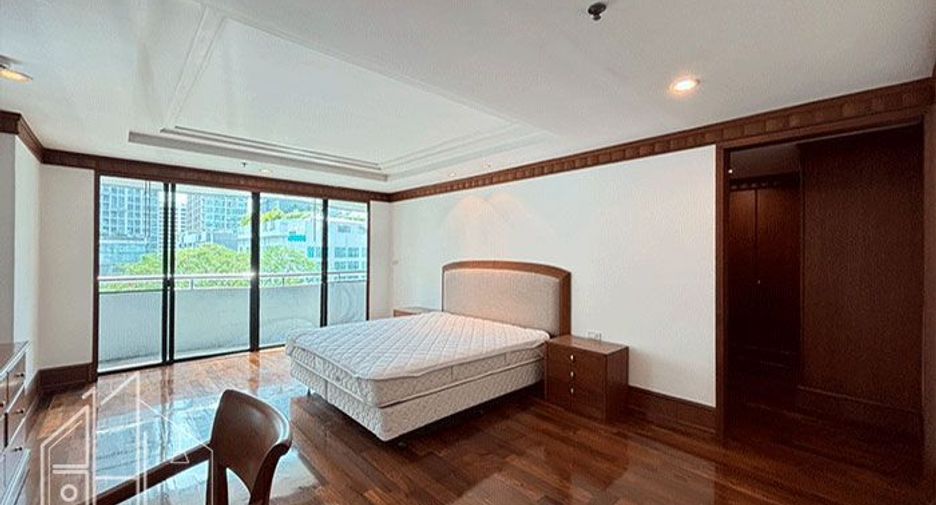 For rent 3 bedrooms condo in Watthana, Bangkok