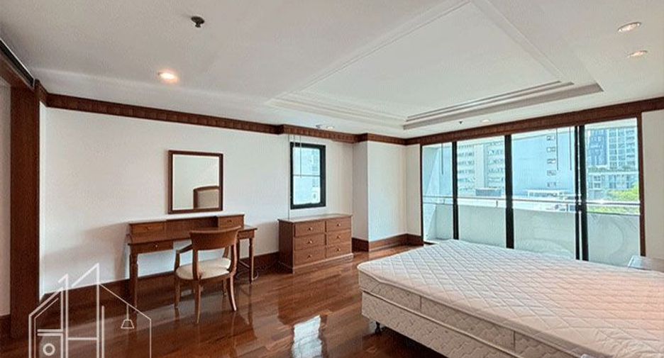 For rent 3 bedrooms condo in Watthana, Bangkok