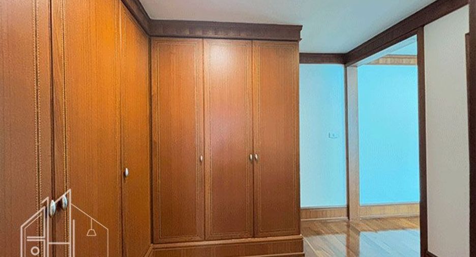 For rent 3 bedrooms condo in Watthana, Bangkok