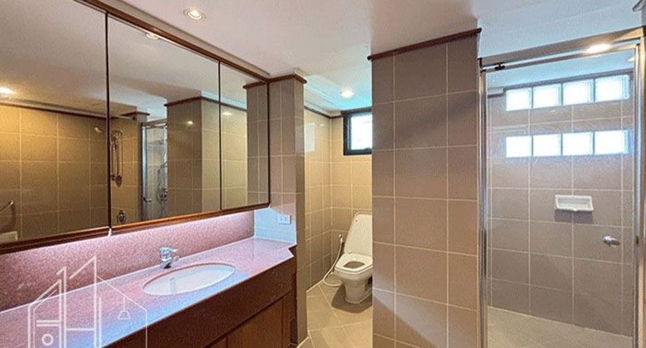 For rent 3 bedrooms condo in Watthana, Bangkok