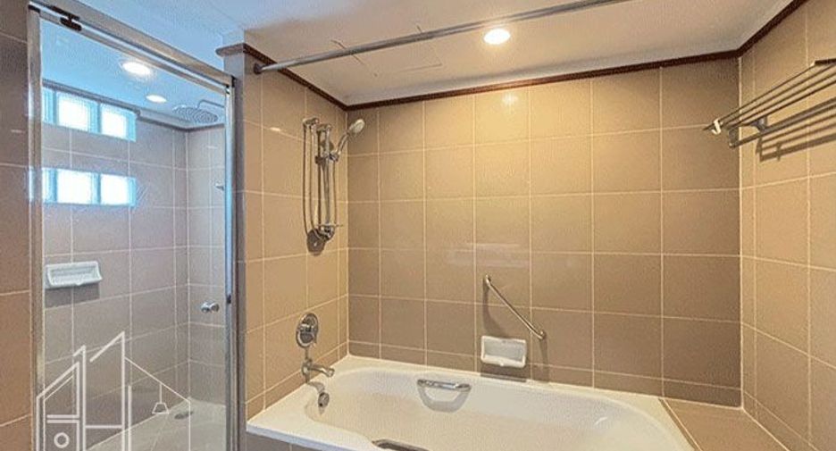 For rent 3 bedrooms condo in Watthana, Bangkok