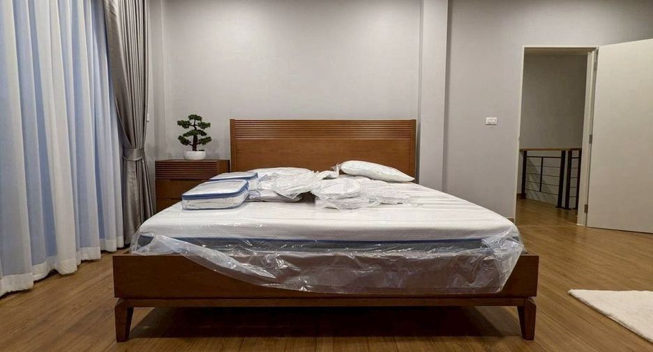 For rent and for sale 4 bedrooms house in Bang Phli, Samut Prakan