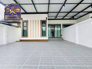 Продажа 3 спальни дом в Si Racha, Чонбури